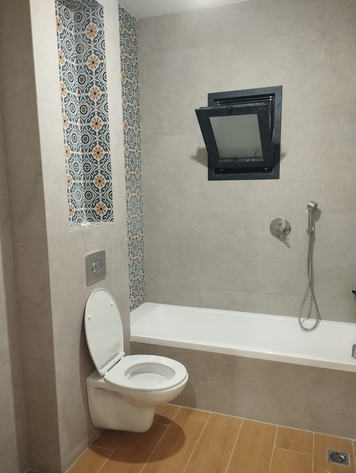 חצר ענקית עם נוף למדבר יהודה